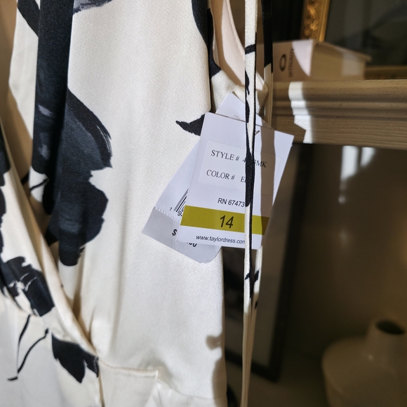 Black and White Floral Dress - Picture 3 of 9